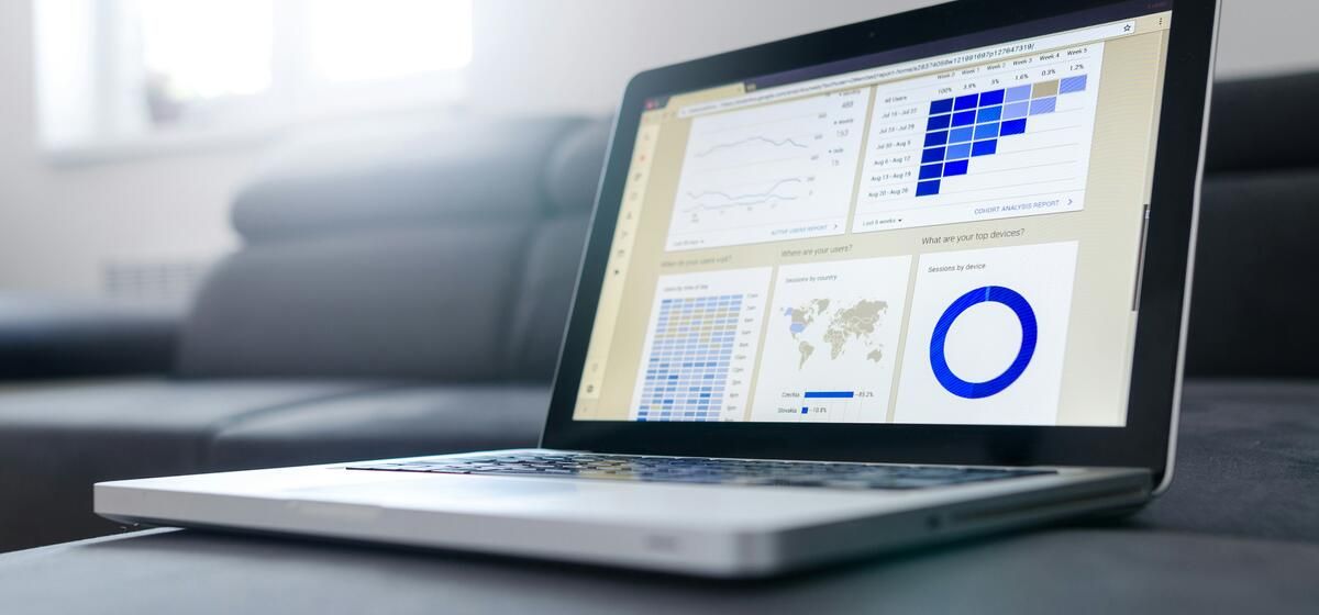 Preview of the Alpha Sophia buyer's guide to US healthcare claims data licensing, vendors, and commercial intelligence.